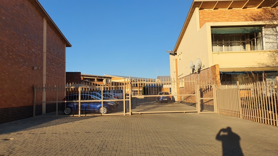 2 Bedroom Property for Sale in Kroonheuwel Free State